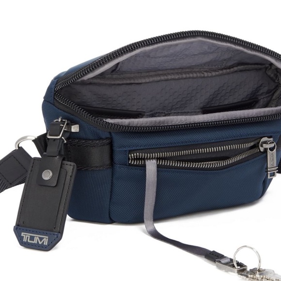 NWT Tumi Classified Waist Pack. Alpha Bravo Collection - Picture 3 of 11
